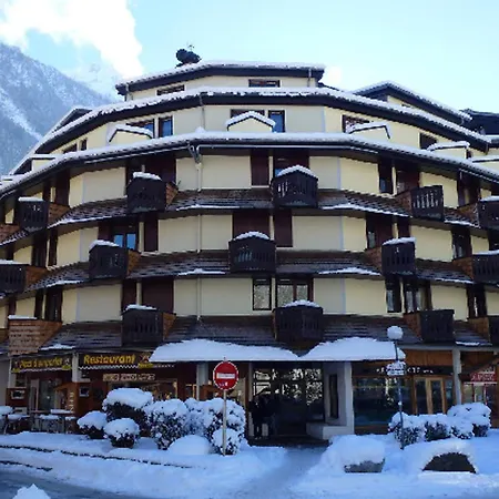 Joli Renove Avec Balcon Proche Zone Pietonne - Fr-1-343-164 Chamonix